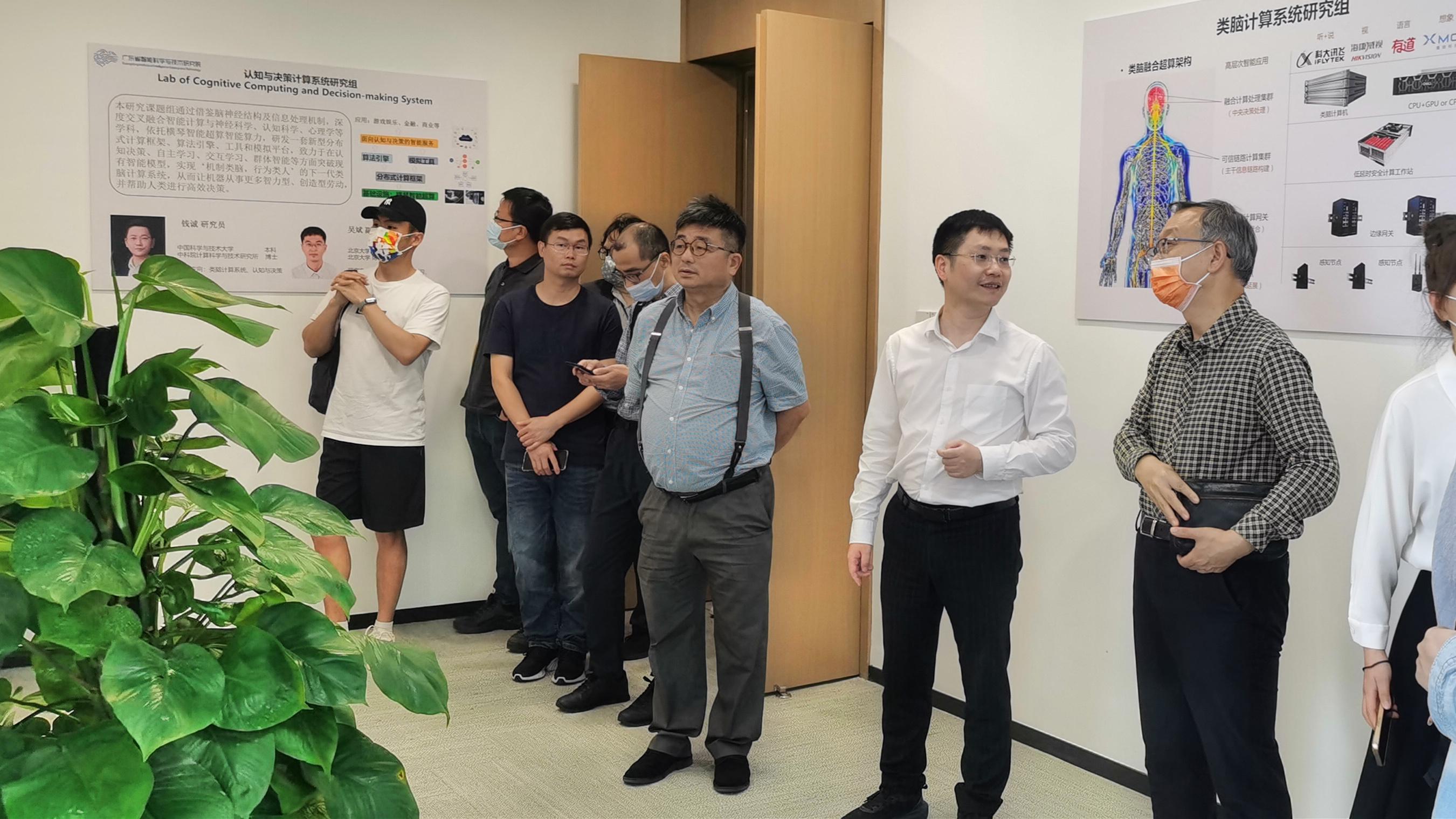 澳科大藥學院院長朱依諄教授及計算機科學與工程學院助理院長李建慶教授率隊來訪