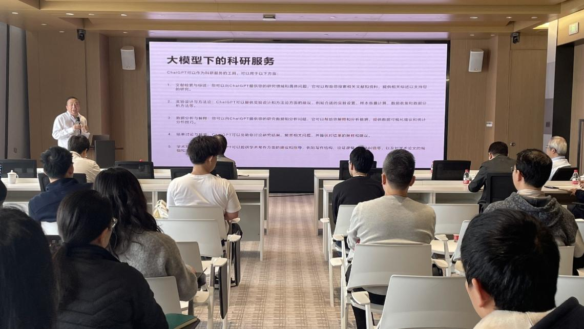 哈爾濱劍橋?qū)W院外籍教授、雙創(chuàng)中心主任張福波老師應(yīng)邀為我院師生作學(xué)術(shù)報(bào)告
