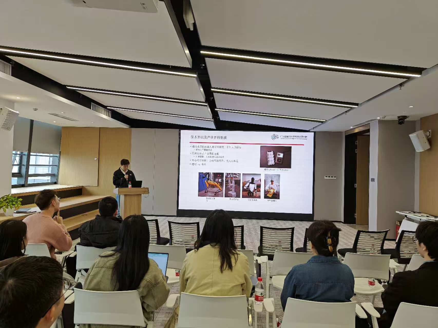 “科學(xué)研究技術(shù)與方法”系列課程第十六講：融合具身智能靈巧操作技術(shù)和類腦計算的思考